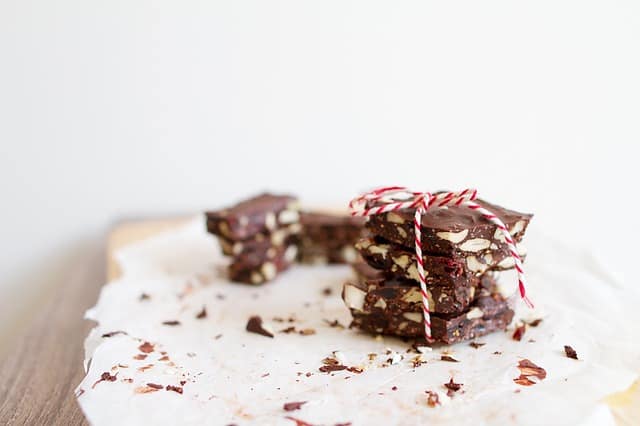 send a thank you letter for that gift of chocolate almond bark