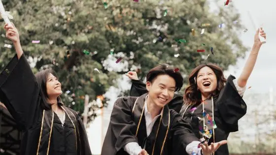 grads with confetti